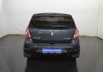 Подержанный автомобиль Renault Sandero 2011 года (6 фото)