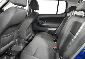 Подержанный автомобиль Skoda Fabia Hatchback 2011 года (11 фото)