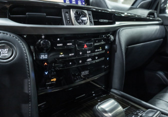 Подержанный автомобиль Lexus LX 2020 года (21 фото)