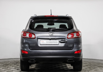 Подержанный автомобиль Hyundai Santa Fe 2010 года (6 фото)