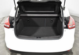 Подержанный автомобиль Ford Focus Hatchback 2017 года (20 фото)