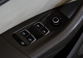 Подержанный автомобиль Audi Q3 2013 года (18 фото)