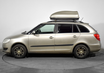Подержанный автомобиль Skoda Fabia Wagon 2012 года (8 фото)