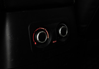 Подержанный автомобиль Mitsubishi Pajero 2011 года (16 фото)