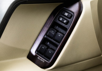 Подержанный автомобиль Toyota Land Cruiser Prado 2016 года (21 фото)