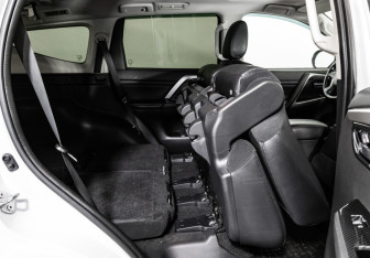 Подержанный автомобиль Mitsubishi Pajero Sport 2020 года (26 фото)