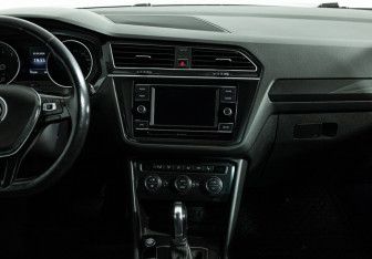 Подержанный автомобиль Volkswagen Tiguan 2017 года (14 фото)