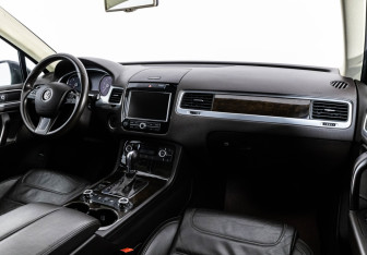 Подержанный автомобиль Volkswagen Touareg 2012 года (9 фото)