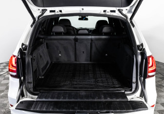 Подержанный автомобиль BMW X5 2015 года (36 фото)