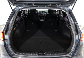 Подержанный автомобиль Kia Ceed Wagon 2019 года (24 фото)