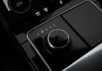 Подержанный автомобиль Land Rover Range Rover Velar 2019 года (26 фото)