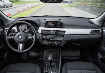 Подержанный автомобиль BMW X1 2019 года (13 фото)