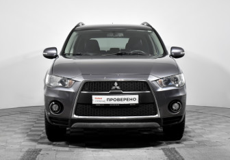Подержанный автомобиль Mitsubishi Outlander 2012 года (2 фото)
