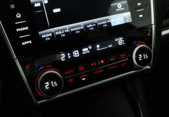 Подержанный автомобиль Subaru Legacy Sedan 2018 года (16 фото)