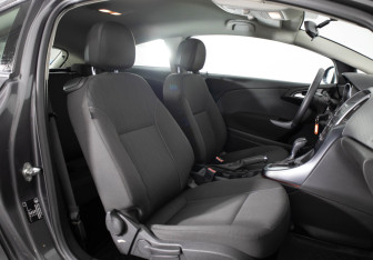 Подержанный автомобиль Opel Astra Hatchback 2012 года (14 фото)