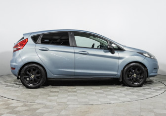 Подержанный автомобиль Ford Fiesta Hatchback 2009 года (4 фото)