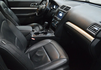 Подержанный автомобиль Ford Explorer 2017 года (11 фото)