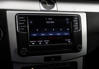 Подержанный автомобиль Volkswagen Passat Sedan 2011 года (14 фото)