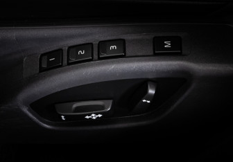 Подержанный автомобиль Volvo S60 2013 года (20 фото)