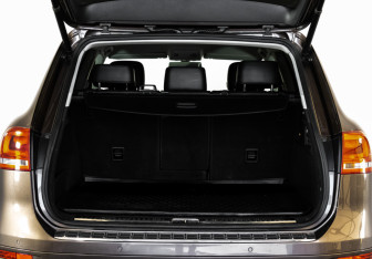 Подержанный автомобиль Volkswagen Touareg 2012 года (27 фото)