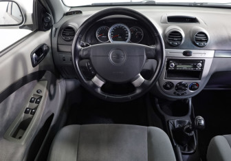 Подержанный автомобиль Chevrolet Lacetti Wagon 2007 года (11 фото)