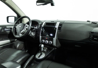 Подержанный автомобиль Nissan X-Trail 2011 года (9 фото)