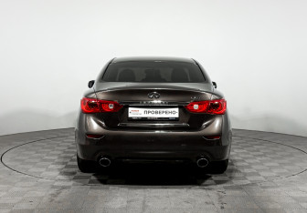 Подержанный автомобиль Infiniti Q50 2015 года (6 фото)