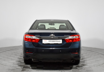 Подержанный автомобиль Toyota Camry Sedan 2012 года (6 фото)
