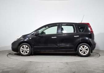 Подержанный автомобиль Nissan Note 2011 года (8 фото)