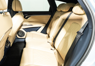 Подержанный автомобиль Voyah Free 2022 года (10 фото)