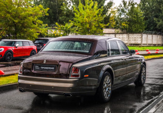 Подержанный автомобиль Rolls-Royce Phantom Sedan 2008 года (6 фото)