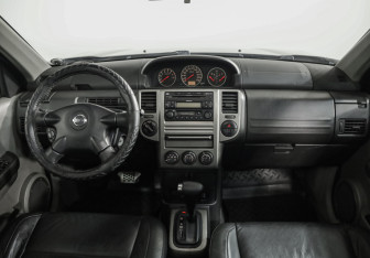 Подержанный автомобиль Nissan X-Trail 2006 года (10 фото)