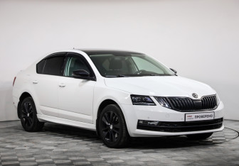 Подержанный автомобиль Skoda Octavia Liftback 2017 года (3 фото)