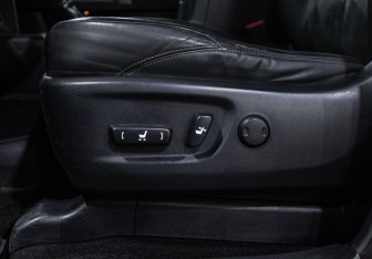 Подержанный автомобиль Toyota Land Cruiser Prado 2013 года (13 фото)