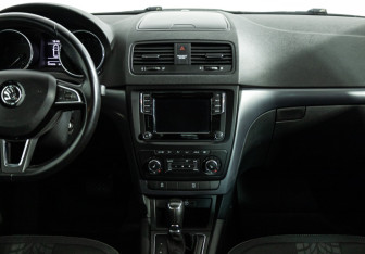 Подержанный автомобиль Skoda Yeti 2015 года (14 фото)