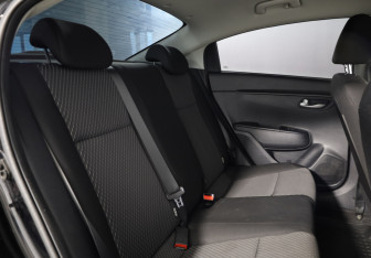 Подержанный автомобиль Kia Rio Sedan 2017 года (13 фото)