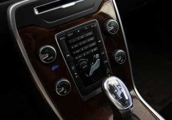Подержанный автомобиль Volvo XC70 2012 года (15 фото)