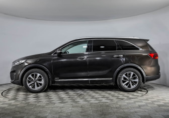Подержанный автомобиль Kia Sorento 2018 года (8 фото)