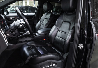 Подержанный автомобиль Porsche Cayenne 2020 года (19 фото)