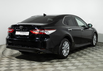 Подержанный автомобиль Toyota Camry Sedan 2019 года (5 фото)
