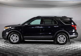 Подержанный автомобиль Ford Explorer 2013 года (8 фото)