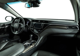 Подержанный автомобиль Toyota Camry Sedan 2018 года (9 фото)