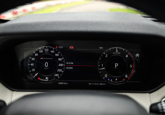 Подержанный автомобиль Land Rover Range Rover Velar 2018 года (14 фото)