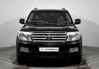 Подержанный автомобиль Toyota Land Cruiser Suv 2010 года (2 фото)
