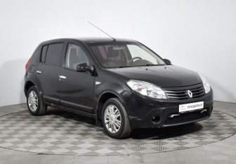 Подержанный автомобиль Renault Sandero 2013 года (3 фото)