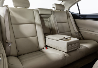 Подержанный автомобиль Lexus ES 2013 года (28 фото)