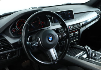 Подержанный автомобиль BMW X5 2017 года (13 фото)