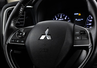 Подержанный автомобиль Mitsubishi Outlander 2019 года (12 фото)