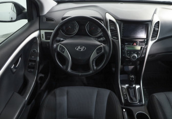 Подержанный автомобиль Hyundai i30 Hatchback 2016 года (10 фото)