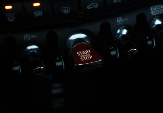 Подержанный автомобиль MINI Hatch 2021 года (20 фото)